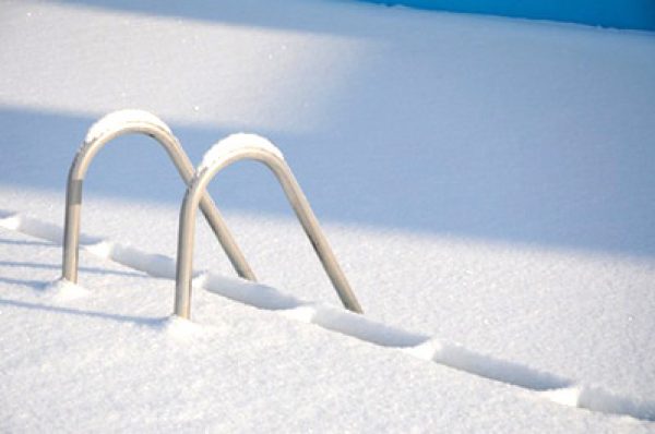 A L'EAU PISCINE  Hivernage piscine : 2 méthodes à connaître